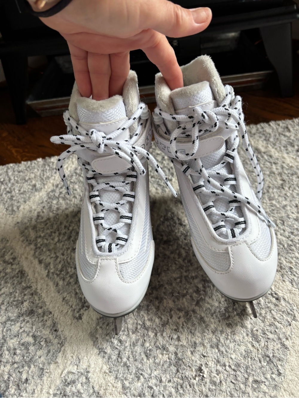 Jackson Softec child’s figure skate sz 2